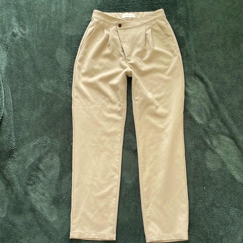 Abercrombie & Fitch Cross Button Cream Pants